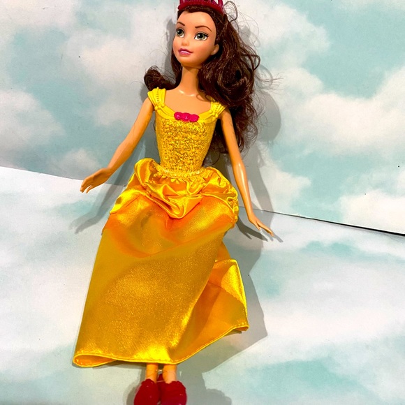 DISNEY BEAUTY AND THE BEAST 2012 COLLECTABLE BEAUTIFUL PRINCESS BELLE DOLL - Picture 3 of 9